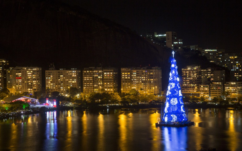 The 19th Bradesco seguros floating christmas tree of light