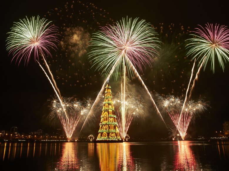 The 19th Bradesco seguros floating christmas tree of light with fireworks