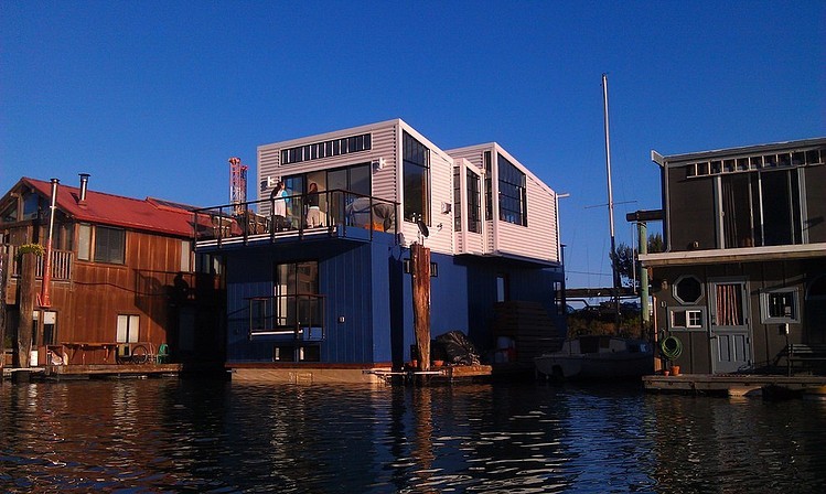 San Francisco floating house at sunset by Robert Nebolon Architects